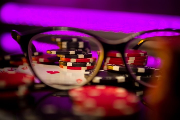 Studio live dealer Galactic Gems dengan meja blackjack HD dan dealer profesional